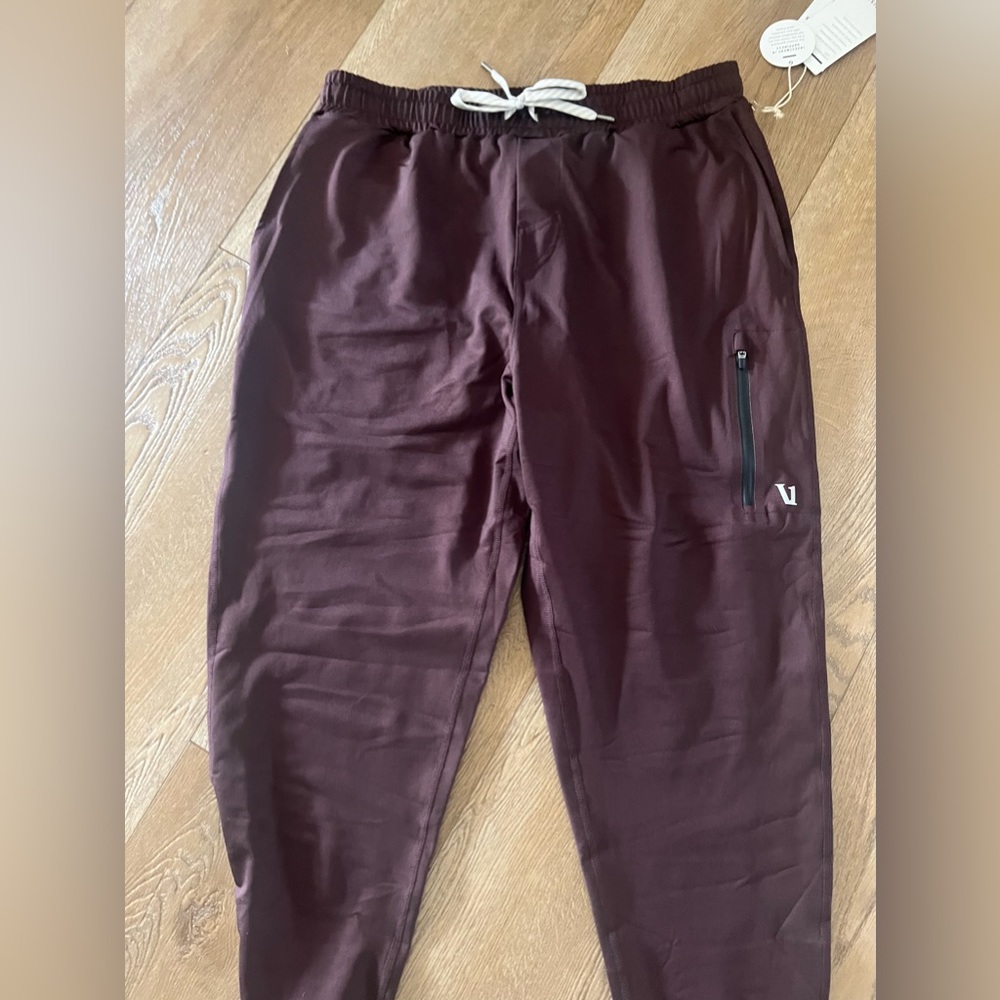 Vuori Sunday Performance Jogger. New with tags. Maroon colored. Men’s large.